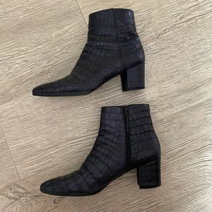 Stuart Weitzman  booties